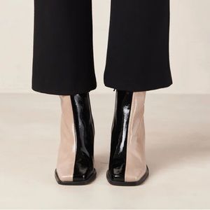 ALOHAS leather boots